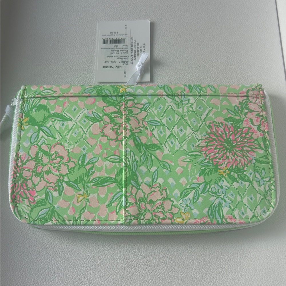 Lilly Pulitzer Pink and Green Floral Passport Travel wallet BNWT - Picture 7 of 16